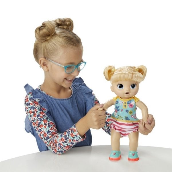 Baby Alive Işıklı Ayakkabılarıyla Neşeli Bebeğim