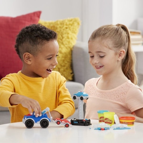 Play-Doh Çalışkan Çekici Kamyon