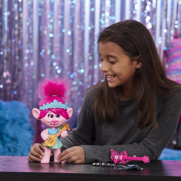 Trolls World Tour Şarkı Söyleyen Poppy