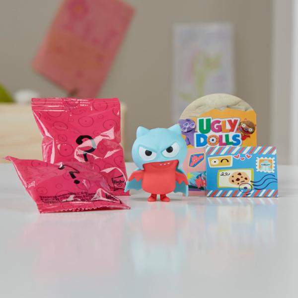 UglyDolls Sürpriz Kostümlü Figür - Süper Kahraman Lucky Bat